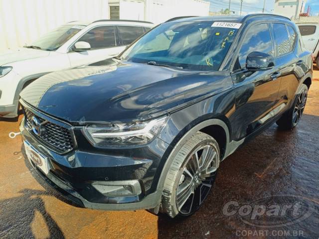 2020 VOLVO XC40 