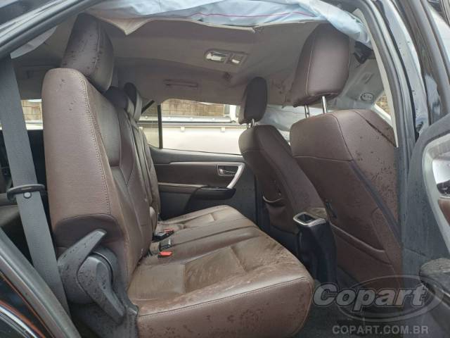 2017 TOYOTA HILUX SW4 