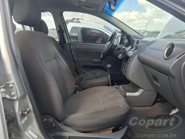 2005 FORD FIESTA SEDAN 