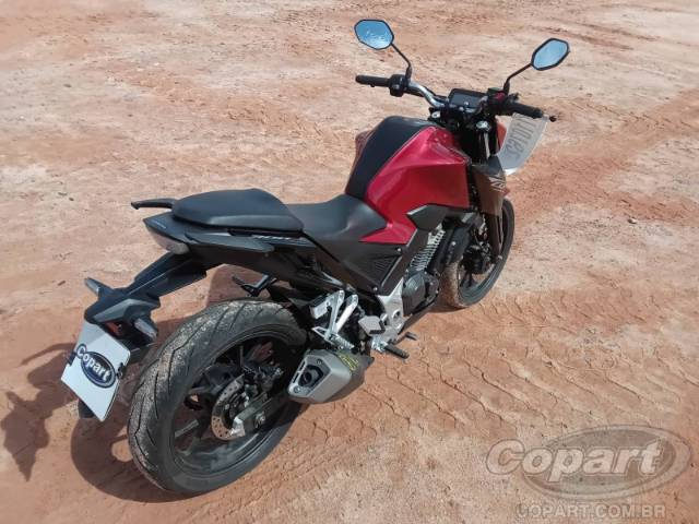 2025 HONDA CB 300F 