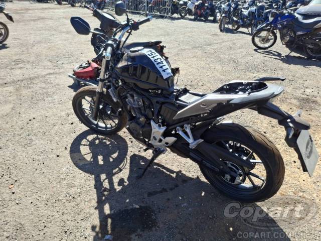 2026 HONDA CB 300F 