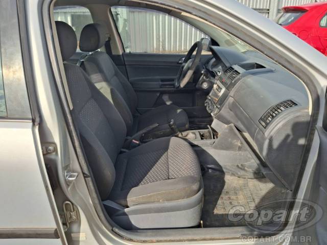 2005 VOLKSWAGEN POLO SEDAN 