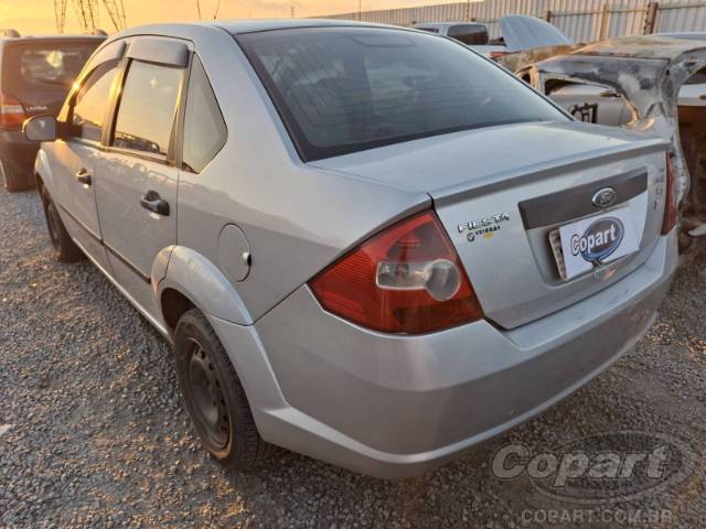 2005 FORD FIESTA SEDAN 