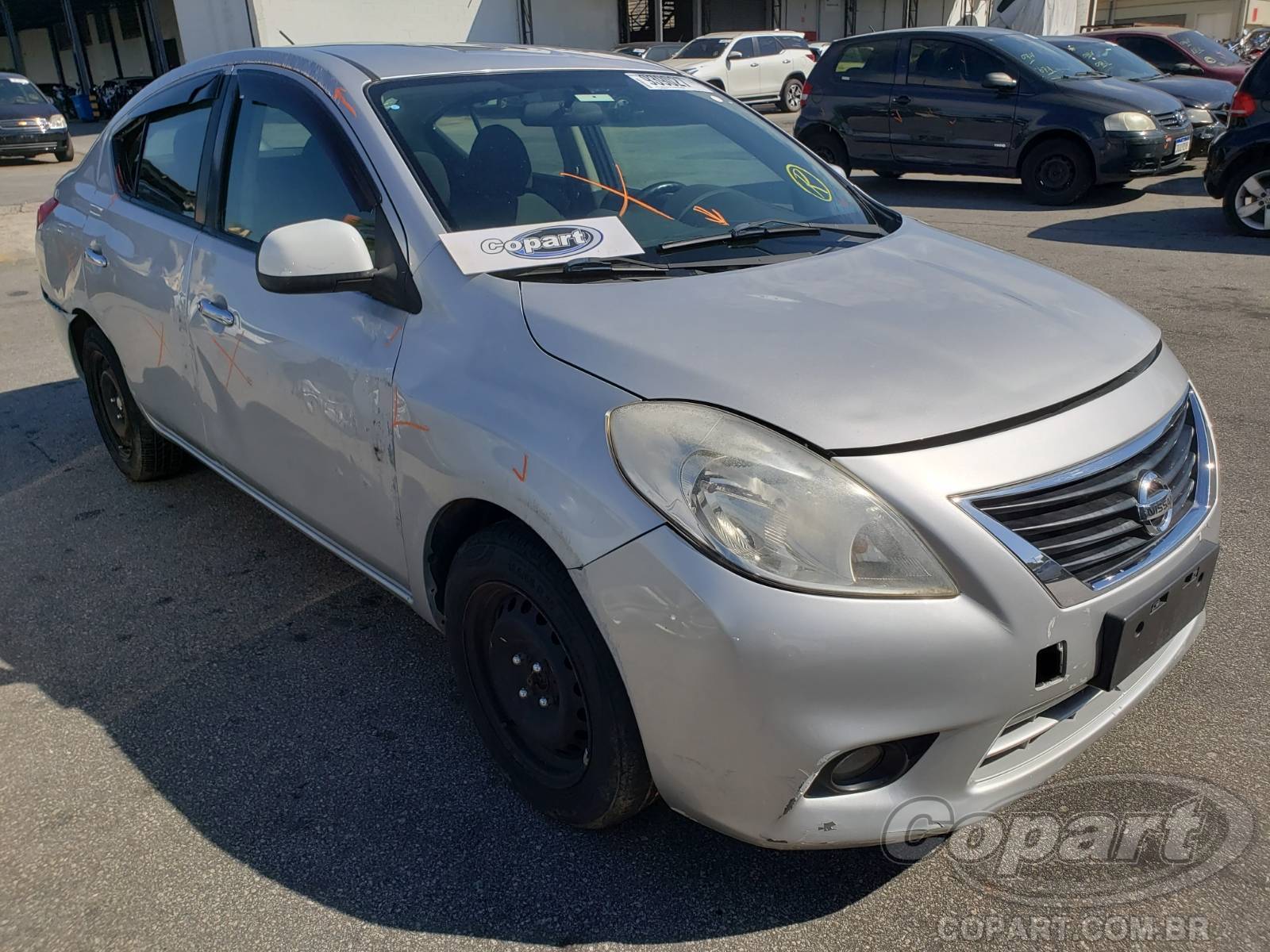 Nissan Versa SL 1.6 16V 2013 Médio Dano Roubado