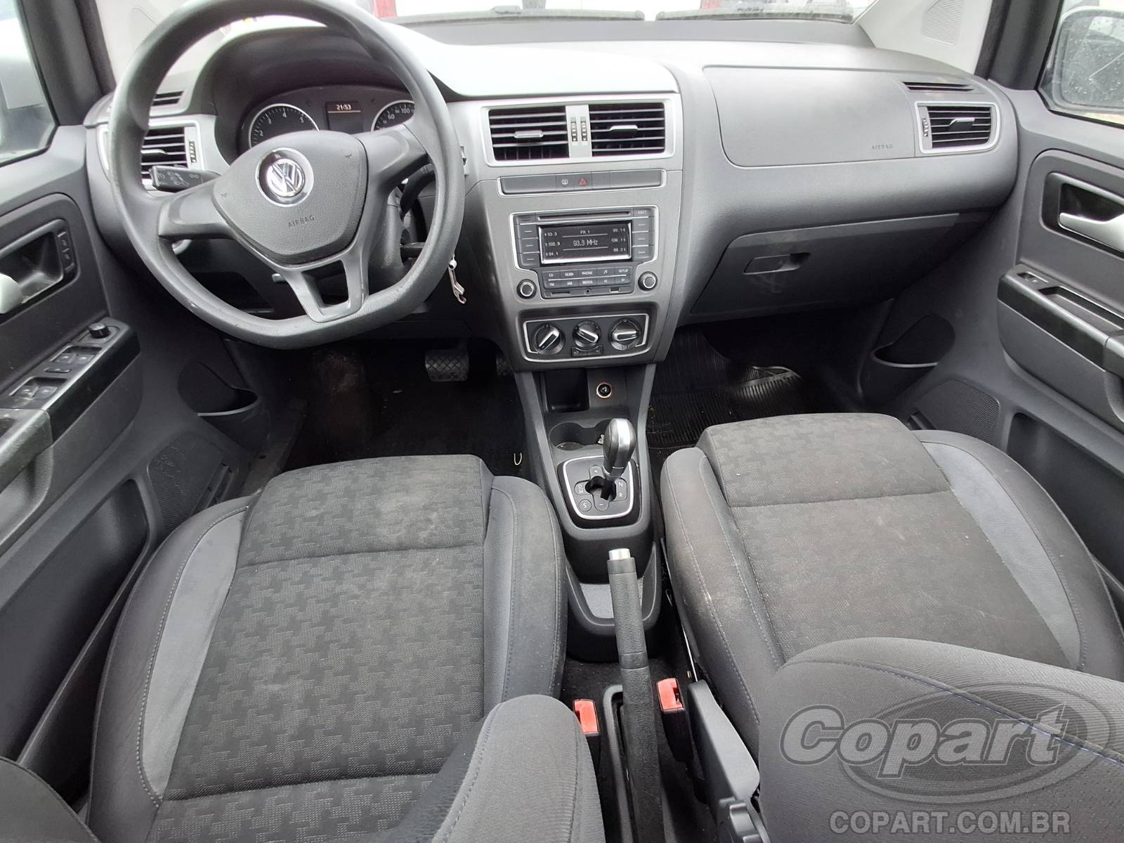 2016 VOLKSWAGEN SPACEFOX — foto 9 de 10
