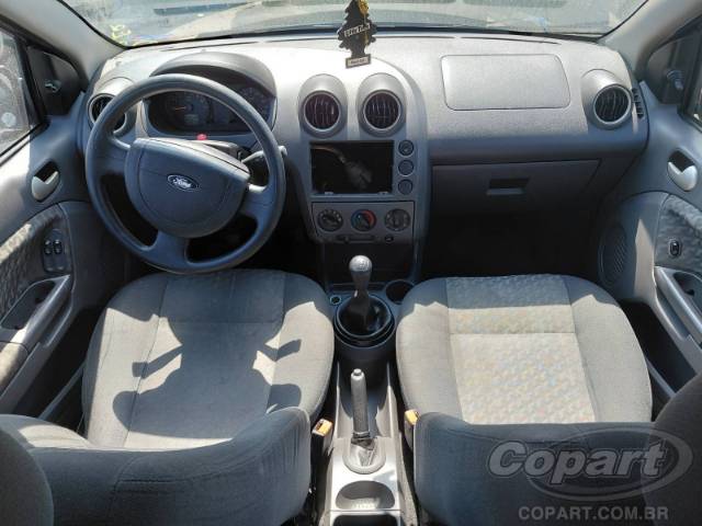 2004 FORD FIESTA 