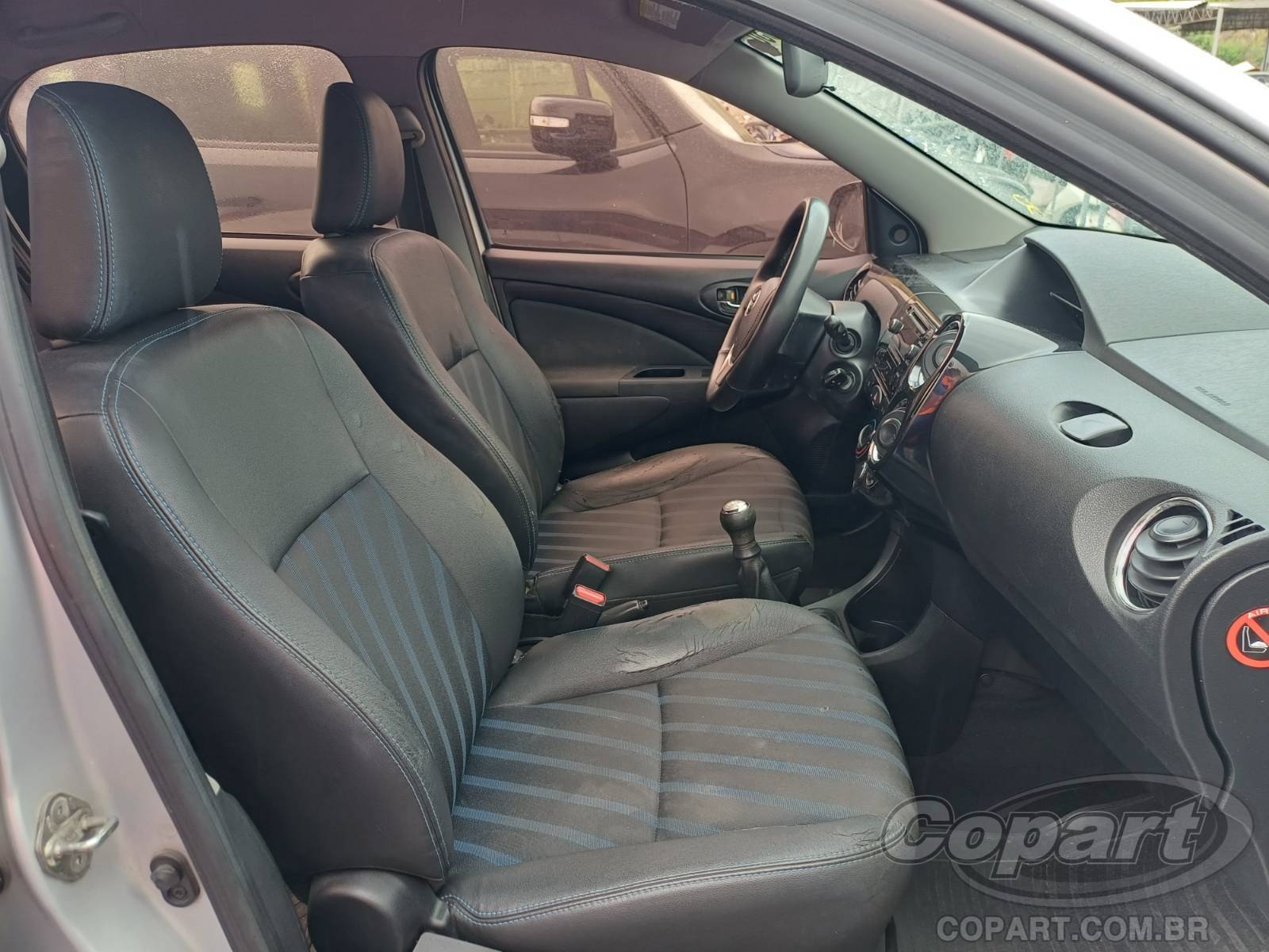 2016 TOYOTA ETIOS SEDA — leilão em Vitória De Santo Antão/PE (foto 5)