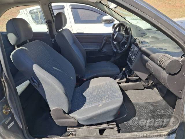 2001 CHEVROLET CORSA 