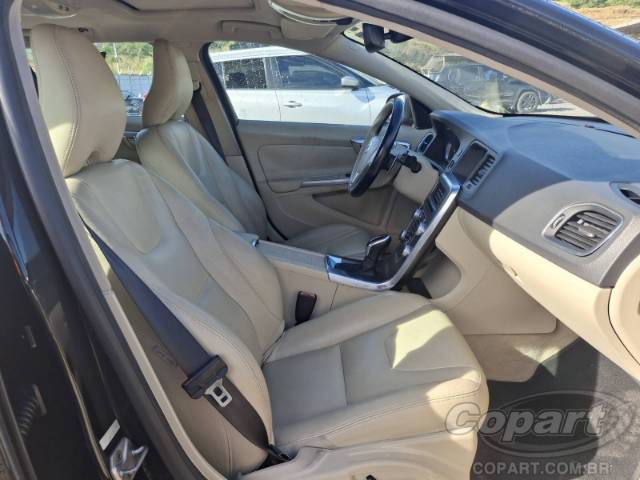 2016 VOLVO V60 