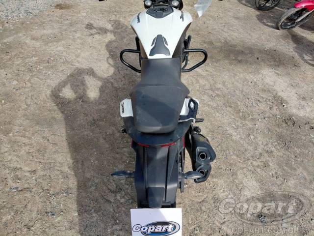 2025 BAJAJ DOMINAR 