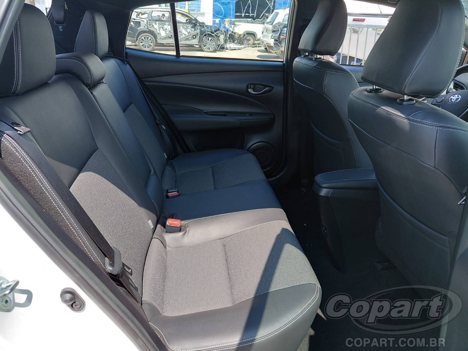 Foto 6 de 10: 2023 TOYOTA YARIS
