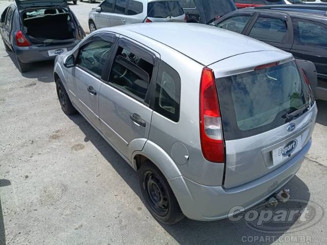 2004 FORD FIESTA 