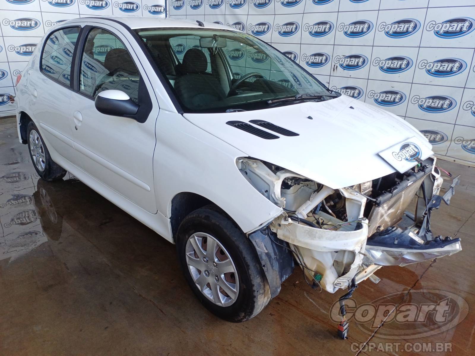 Veículo Peugeot 207 Peugeot 207 Active 1.4 2014 Médio Dano Frontal 2014 em leilão