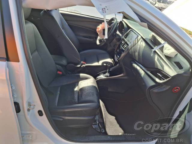 2025 TOYOTA YARIS SEDA 