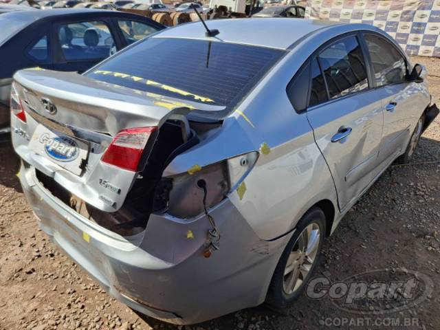 2015 HYUNDAI HB20S 