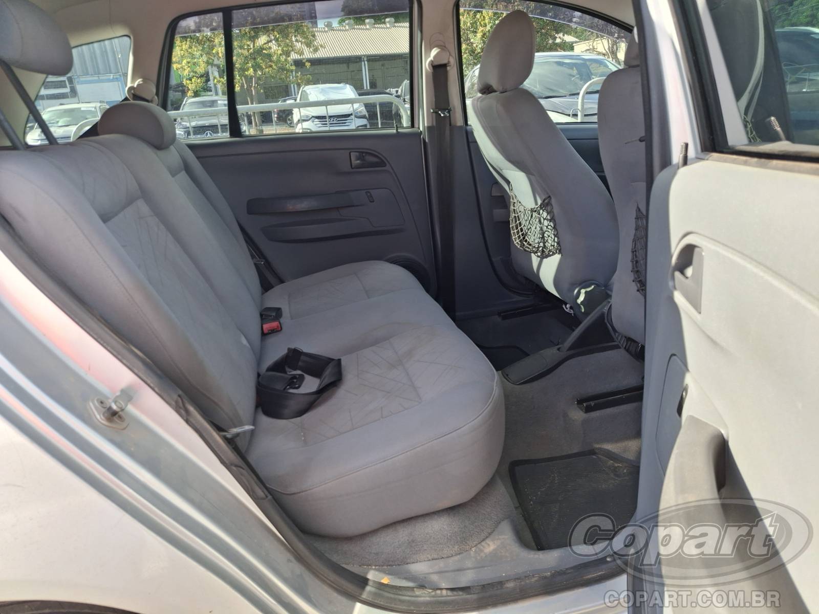 2010 VOLKSWAGEN SPACEFOX — foto 6 de 10