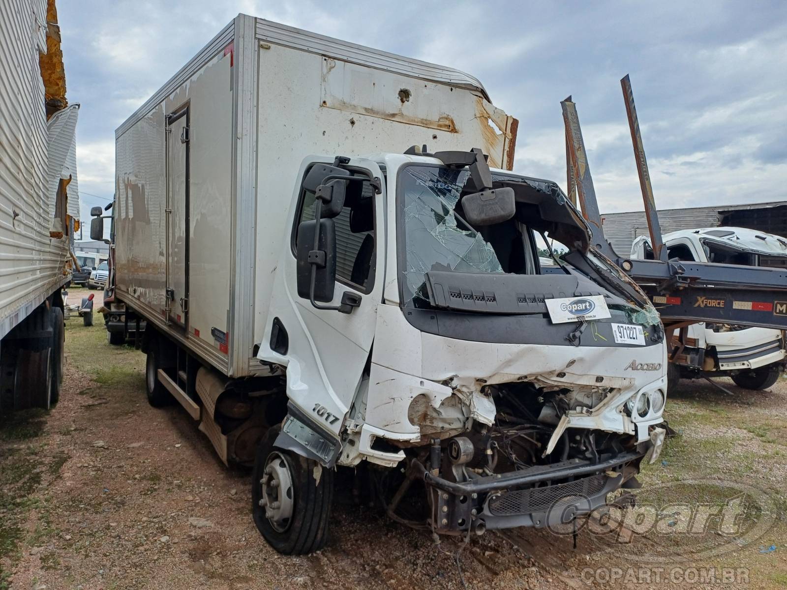 Veículo MERCEDES-BENZ Accelo Mercedes Benz Accelo 1017 2023 Médio Dano 2023 em leilão