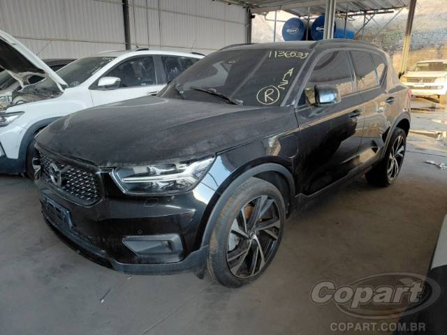 2021 VOLVO XC40 