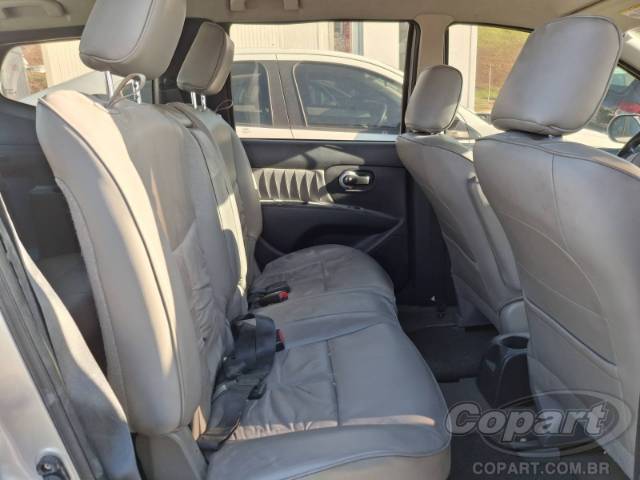 2010 NISSAN GRAND LIVINA 