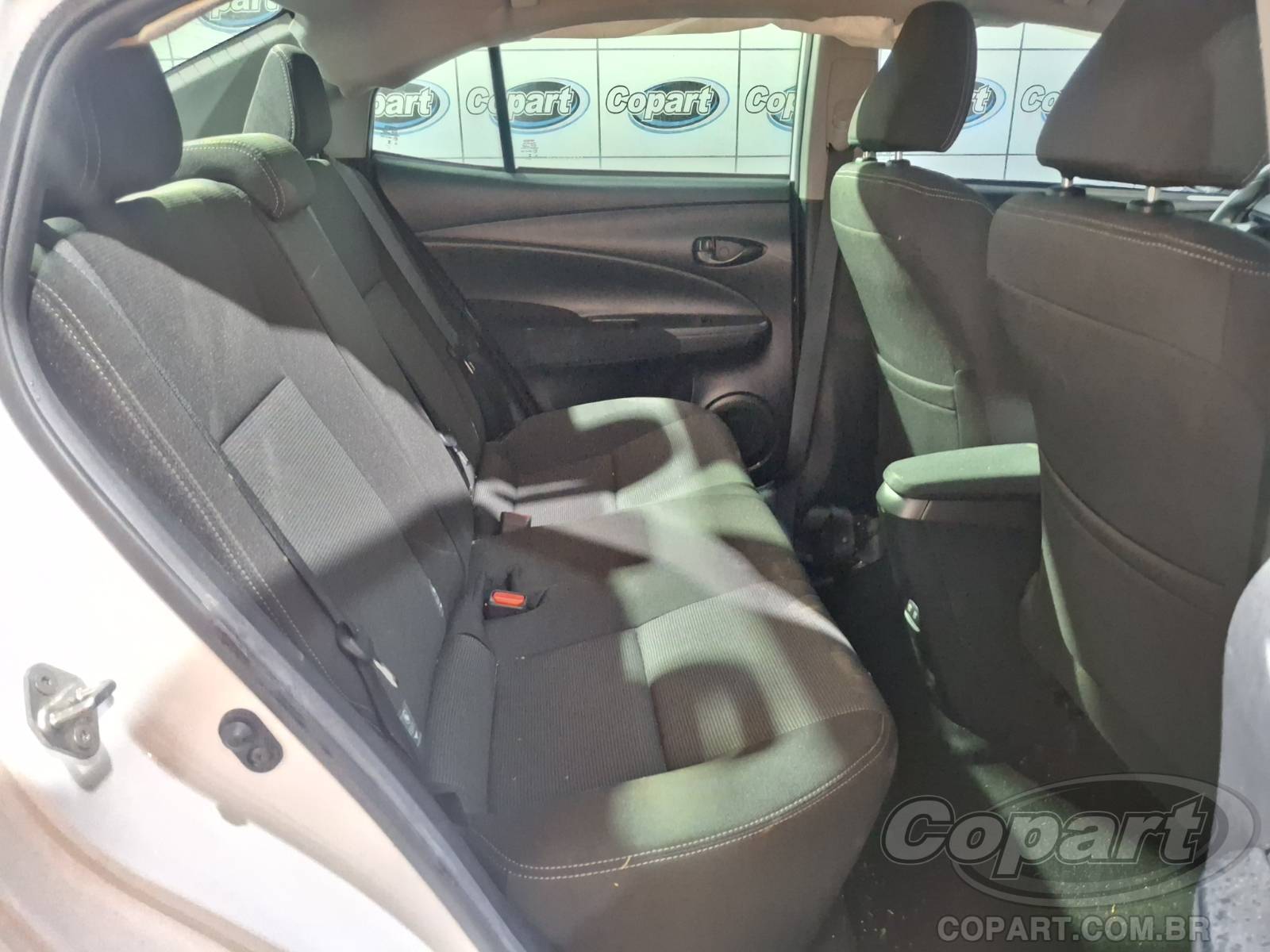 2025 TOYOTA YARIS SEDA — foto 6 de 10