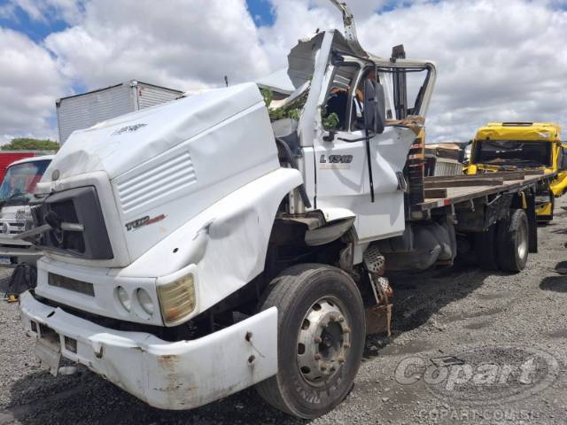 2010 MERCEDES BENZ L-1318 