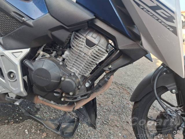 2026 HONDA CB 300F 