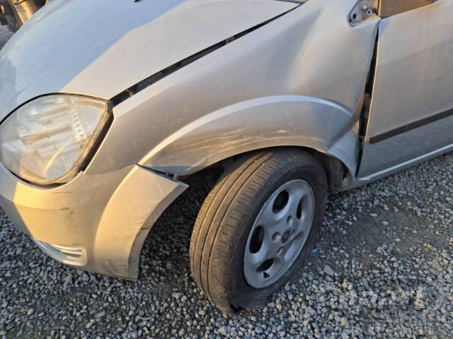 2006 FORD FIESTA SEDAN 