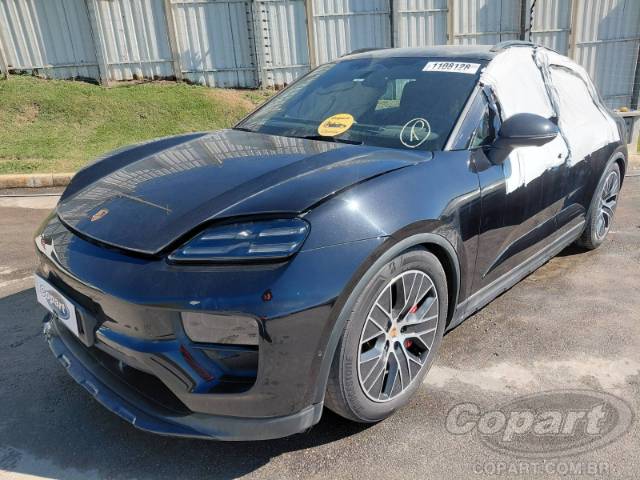 2025 PORSCHE MACAN 