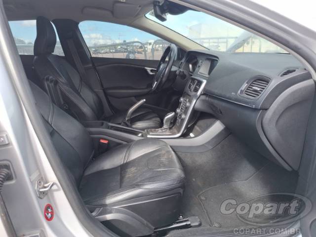 2015 VOLVO V40 