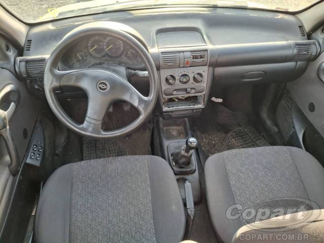 2004 CHEVROLET CORSA SEDAN 