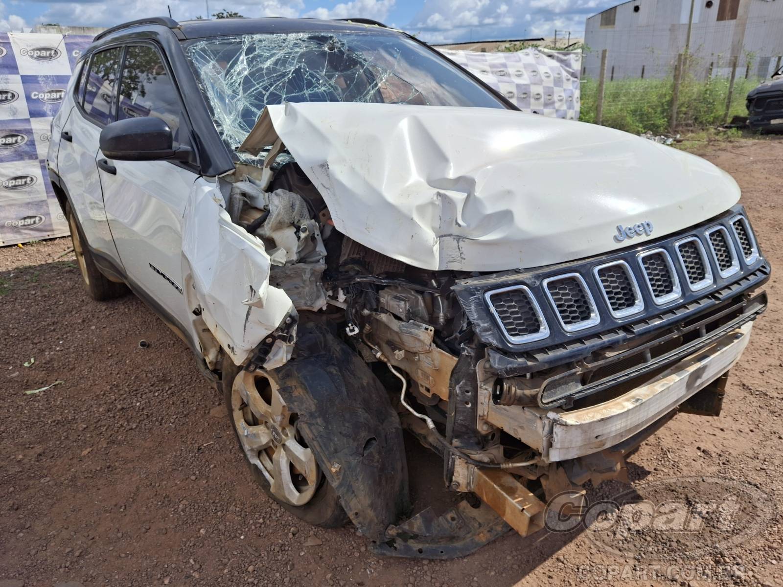 Veículo Jeep Compass Jeep Compass Sport 2.0 16V Tigershark 2018 Médio Dano Frontal 2018 em leilão