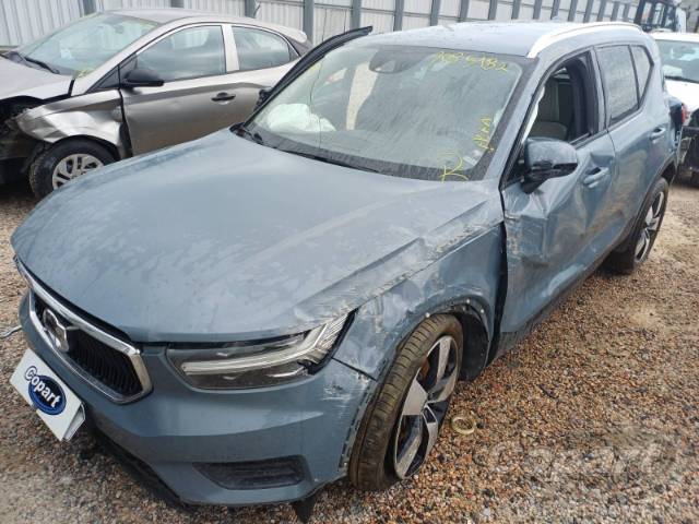 2020 VOLVO XC40 