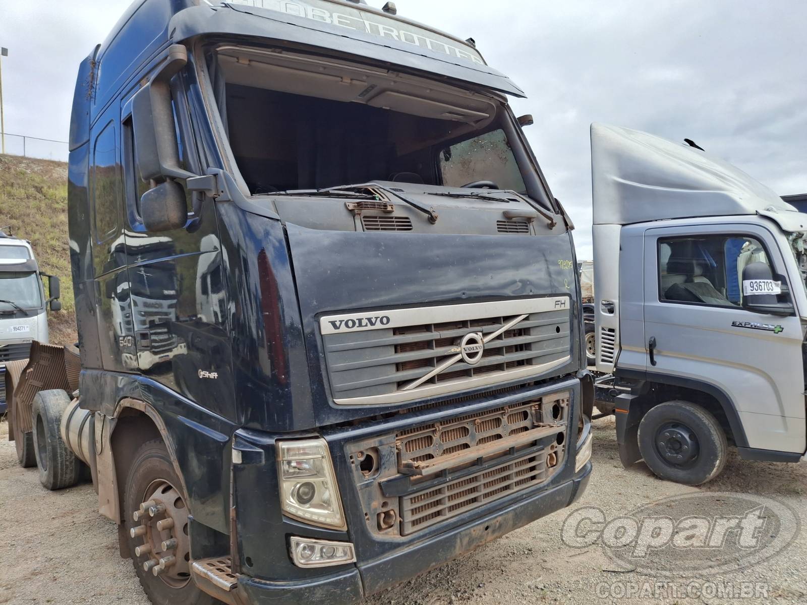 2014 VOLVO FH Caminhão Conservado