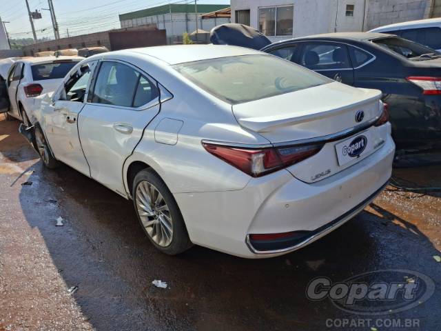 2019 LEXUS ES 
