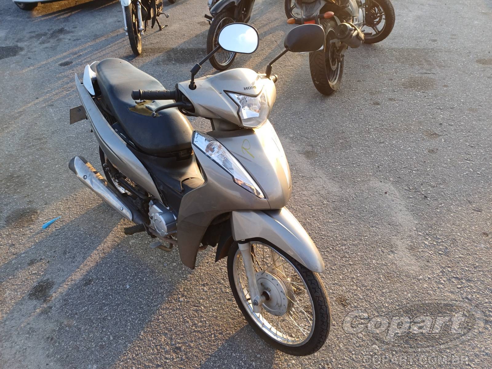 Honda BIZ 2024 em leilão