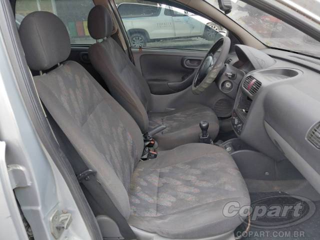 2003 CHEVROLET CORSA SEDAN 