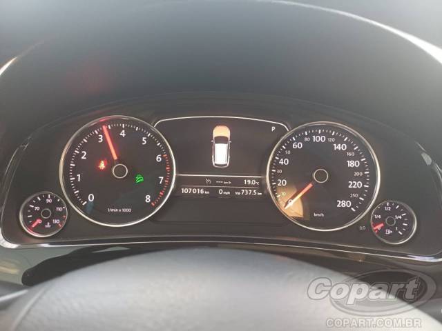 2014 VOLKSWAGEN TOUAREG 