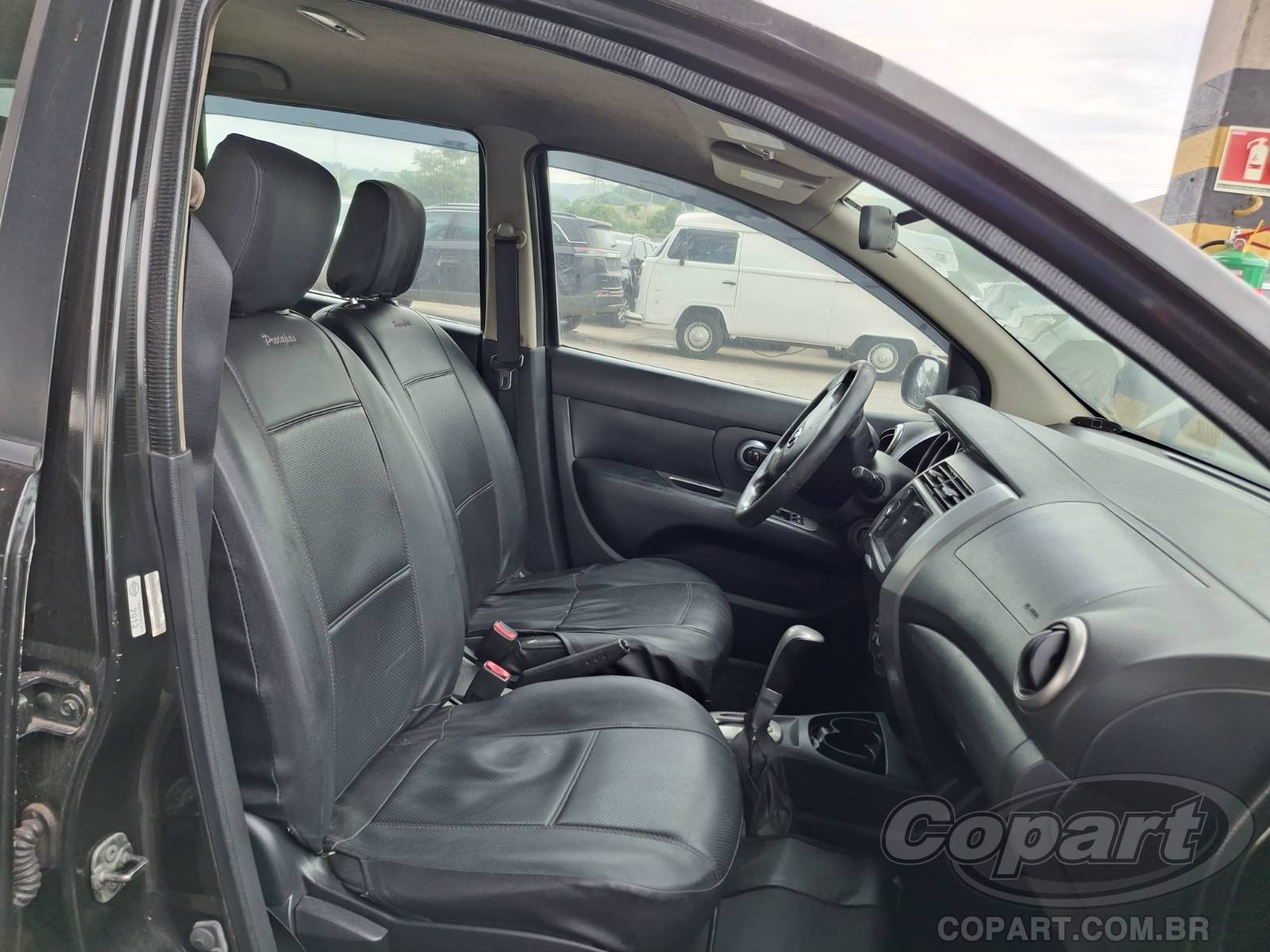 2013 NISSAN LIVINA — foto 5 de 11