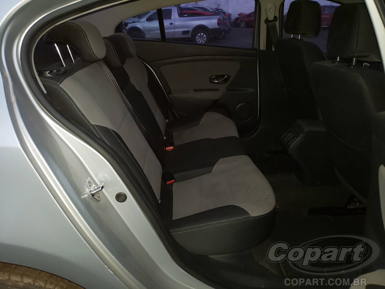 Foto 6 de 10: 2016 RENAULT FLUENCE