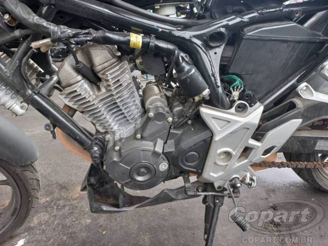 2025 HONDA CB 300F 