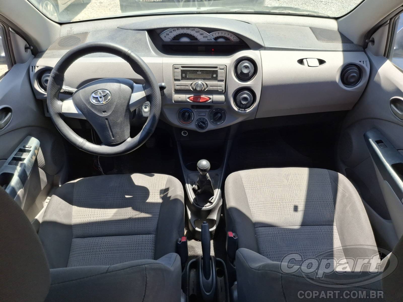 Foto 9 de 15: 2013 TOYOTA ETIOS SEDA
