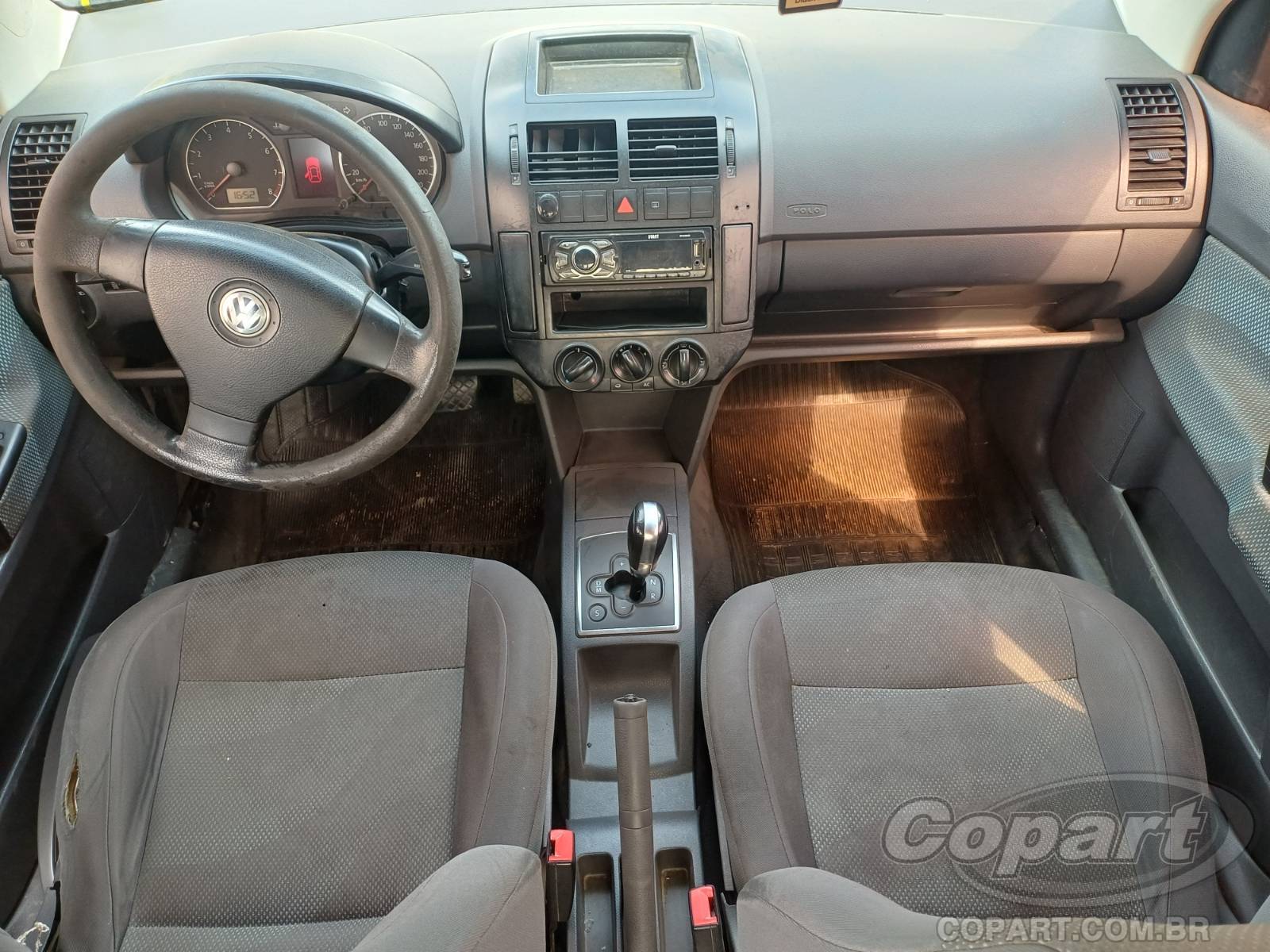 2010 VOLKSWAGEN POLO SEDAN — foto 9 de 10