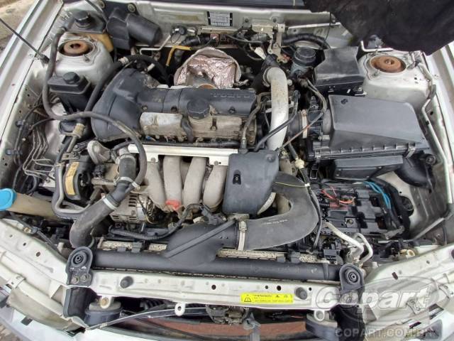 2001 VOLVO V40 