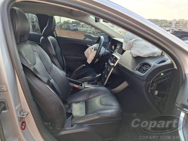 2016 VOLVO V40 