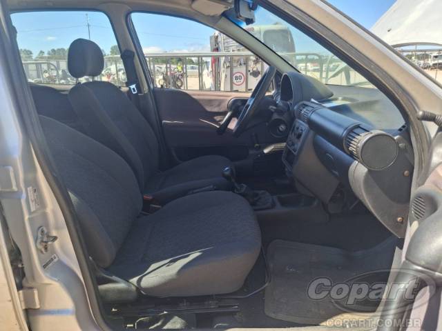 2003 CHEVROLET CORSA SEDAN 