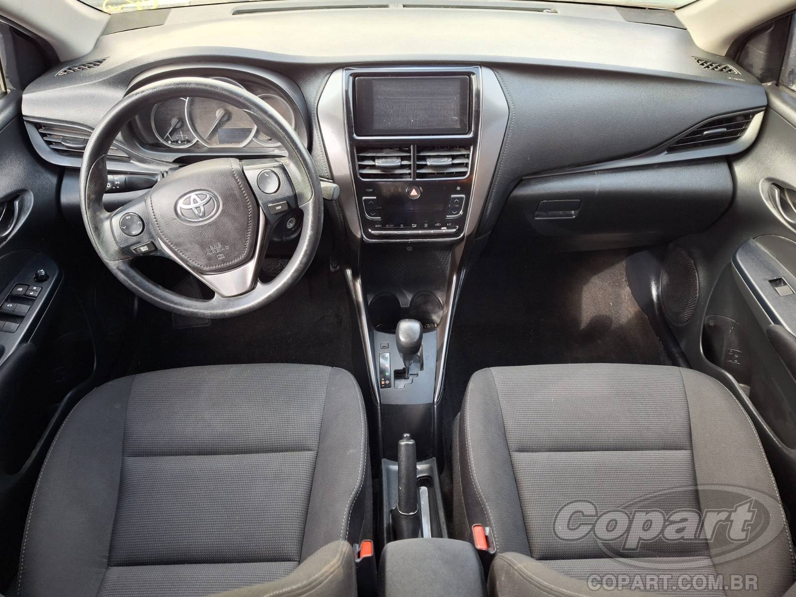 2025 TOYOTA YARIS SEDA — foto 9 de 10