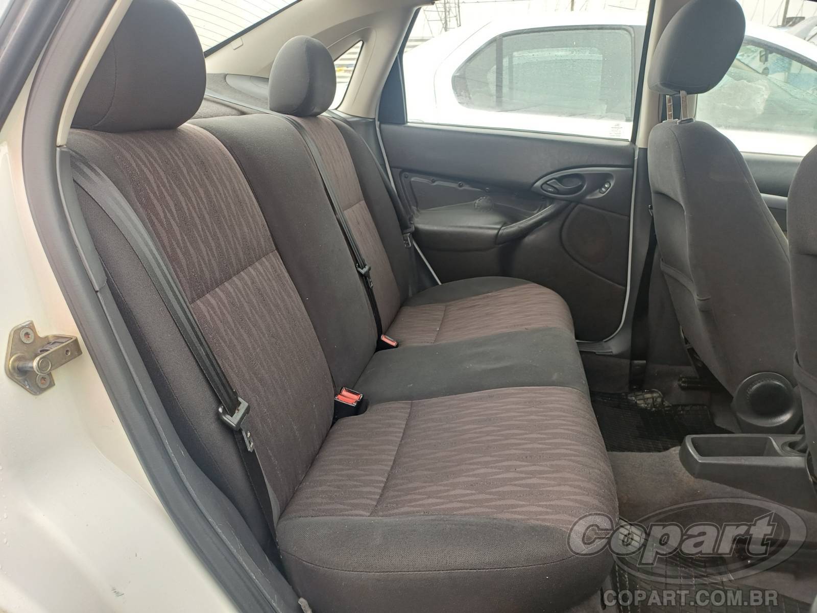 Foto 6 de 11: 2006 FORD FOCUS SEDAN
