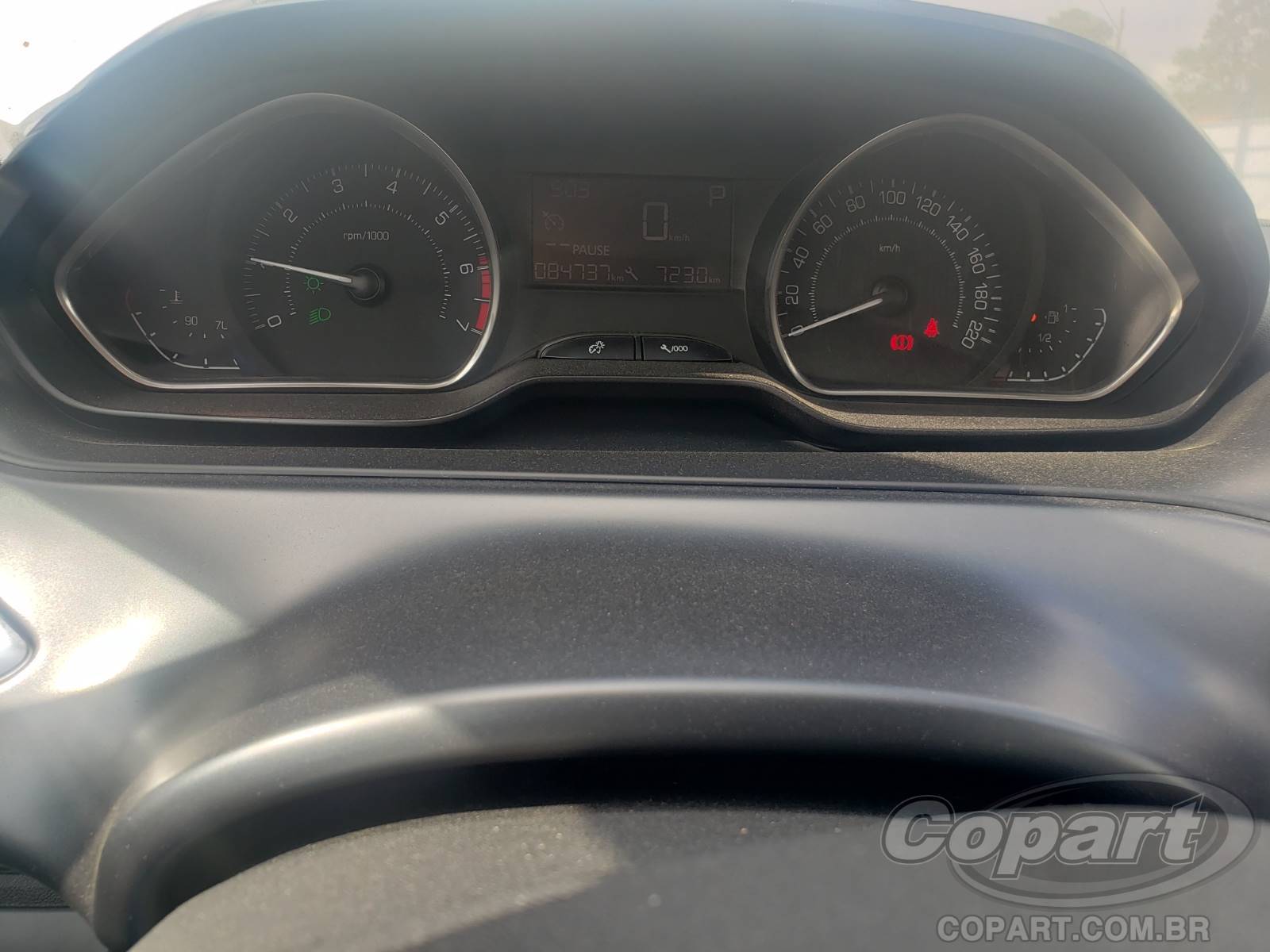 Foto 8 de 10: 2014 PEUGEOT 208