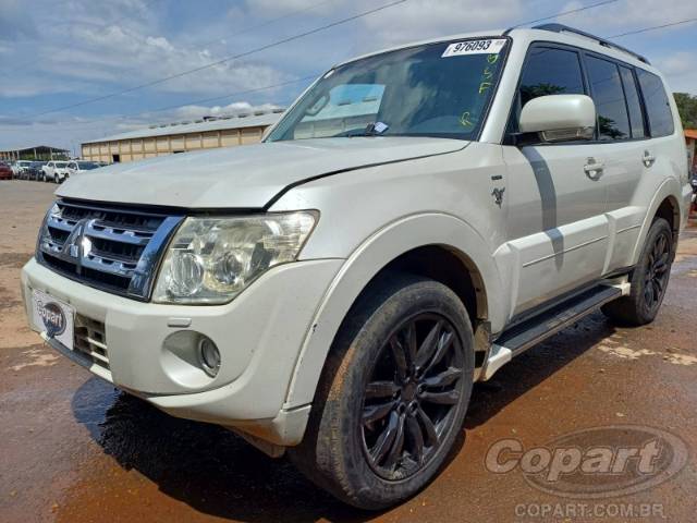 2013 MITSUBISHI PAJERO FULL 