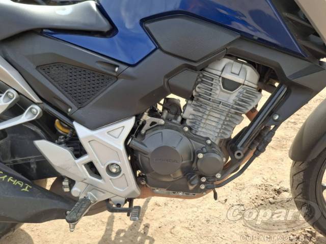2026 HONDA CB 300F 